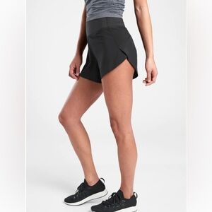 Athleta Run with It 3.5” shorts